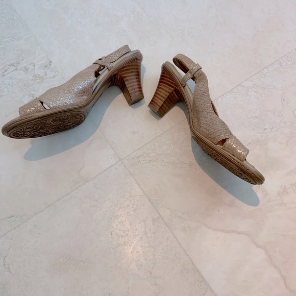 Ladies Soffit Beige/Gold Sling back Shoes sz 7 - Picture 3 of 5
